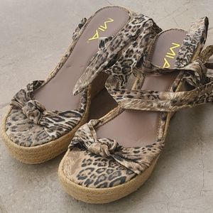 Mia wrap around weges